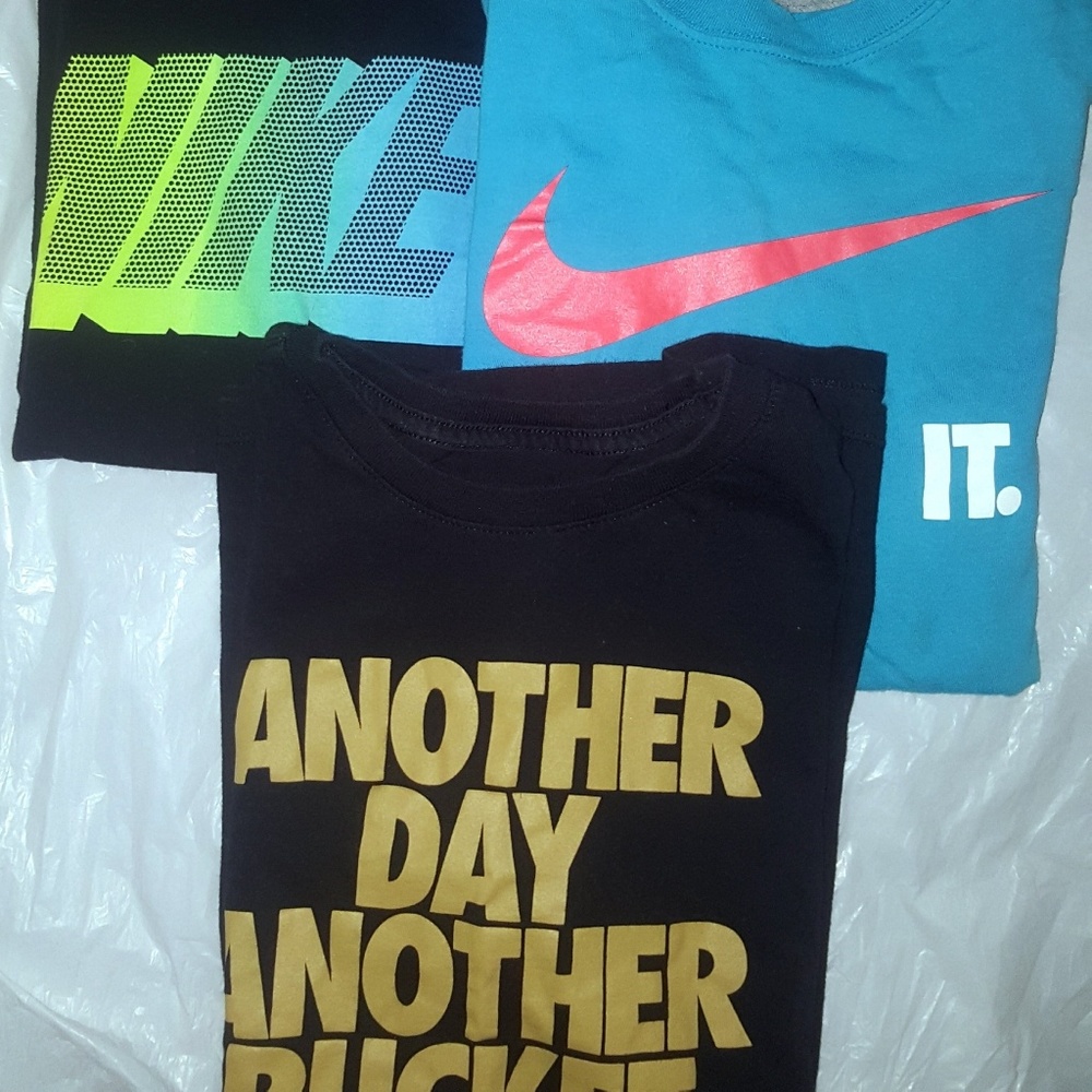 3 Youth Boys Nike T-shirts L